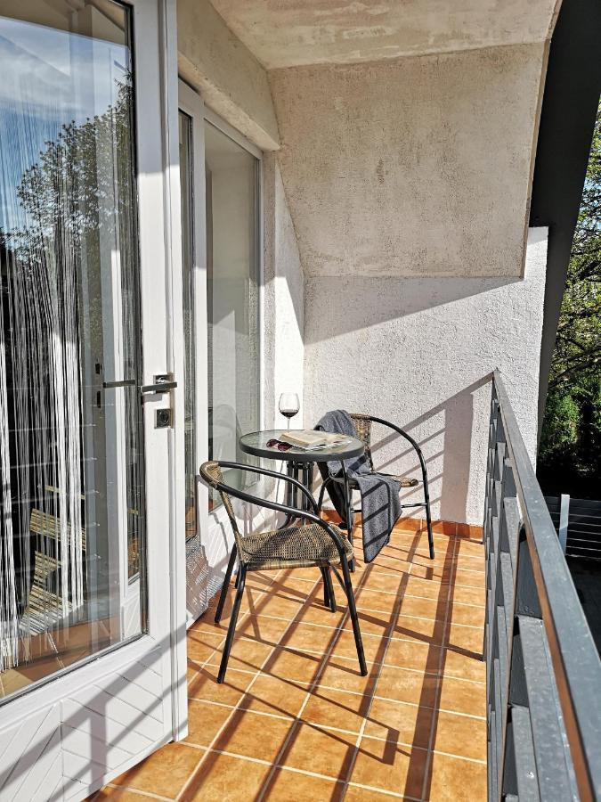 Otium Wellness Apartmanház Balatonakarattya Exterior foto