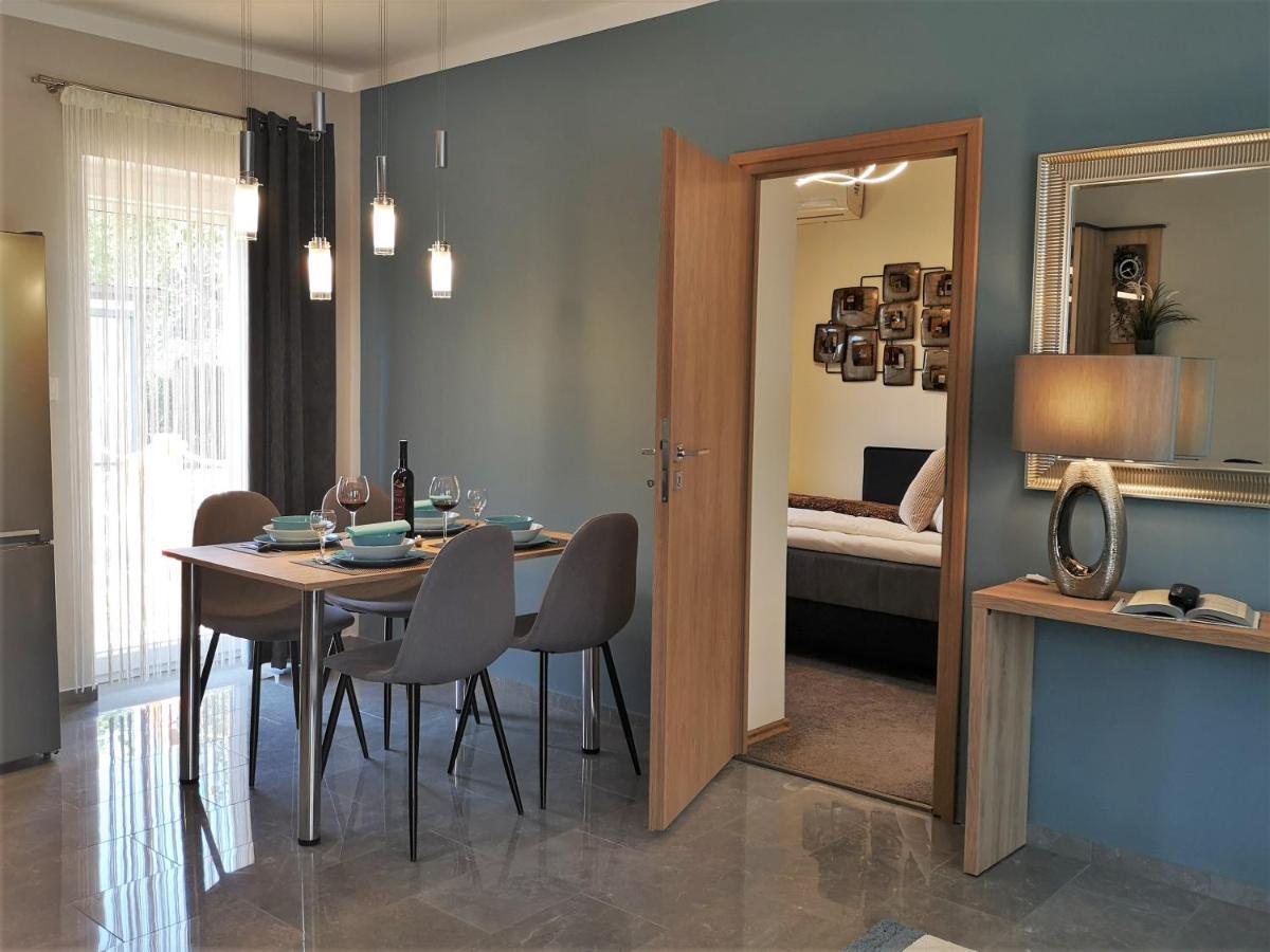 Otium Wellness Apartmanház Balatonakarattya Exterior foto
